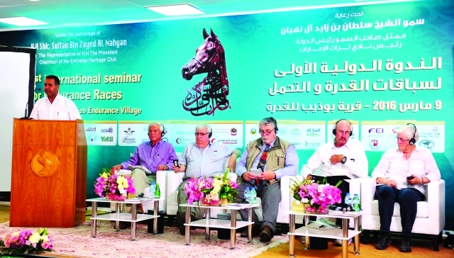 "■ جانب من الندوة"