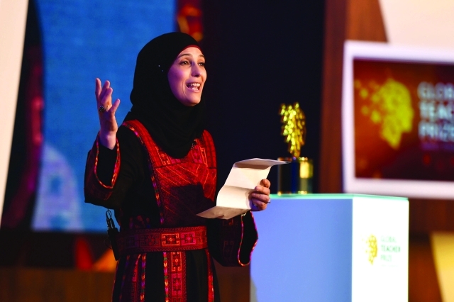 "■ حنان الحروب متحدثة عقب التكريم"