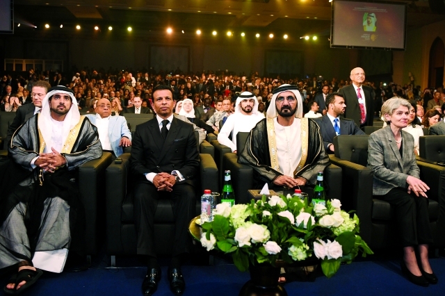 "■ نائب رئيس الدولة يتابع فعاليات الحفل بحضور حمدان بن محمد وصني فاركي وايرينا بوكوفا | تصوير محمد هشام"