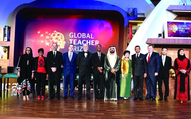 "محمد بن راشد يتوسط المرشحين العشرة لنهائيات الجائزة"