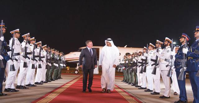 "محمد بن زايد خلال استقباله ملك الأردن"