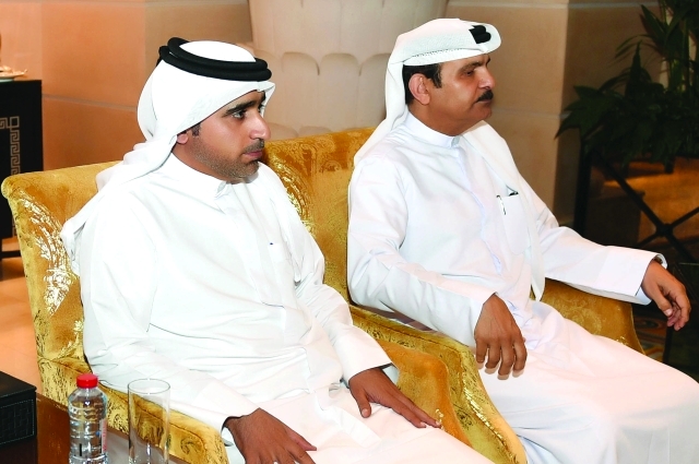 "■ محمد القمزي وحمد المنصوري خلال اللقاء"