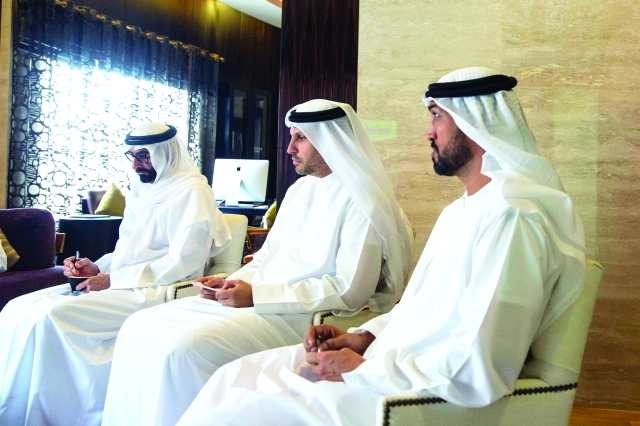 "■ محمد البواردي وخلدون المبارك ومحمد المزروعي خلال استقبال وزير الدفاع الفرنسي"