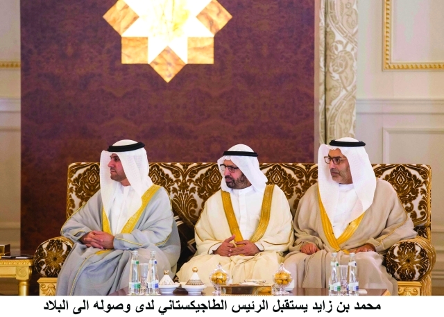 "■أحمد المزروعي وعلي النعيمي ورياض المبارك خلال اللقاء"