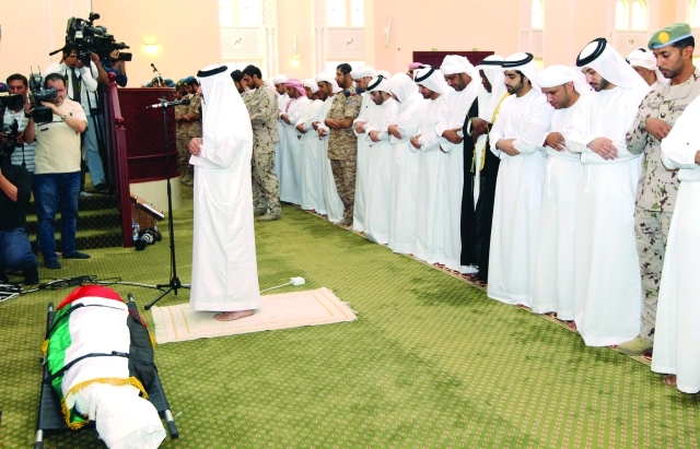 "نائب حاكم الشارقة يؤدي صلاة الجنازة على الشهيد الحمودي في مسجد الشيخ راشد بن أحمد القاسمي في دبا الحصن"