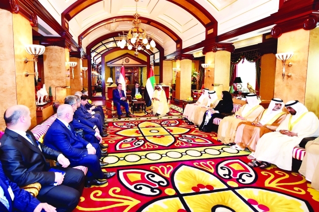 "■ محمد بن راشد خلال استقباله إمام رحمان بحضور حمدان ومكتوم بن محمد وسيف بن زايد وأحمد بن سعيد ونهيان بن مبارك وريم الهاشمي | تصوير: سيف محمد وخليفة اليوسف"
