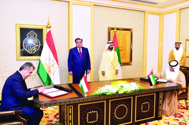 "■ سموه و رئيس طاجيكستان يشهدان توقيع أحمد بالهول إحدى مذكرات التفاهم"
