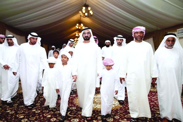 "محمد بن راشد وحمدان بن محمد خلال وصولهما خيمة عزاء الشهيد زايد الكعبي"