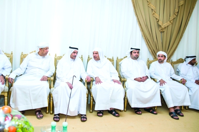 "■ سموه ومحمد بن حمد يعزيان أسرة الحمودي"