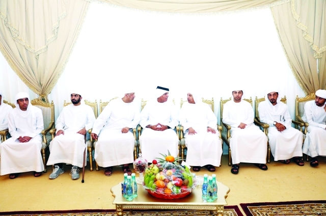 "■ سعود بن صقر يواسي أسرة الحمودي"