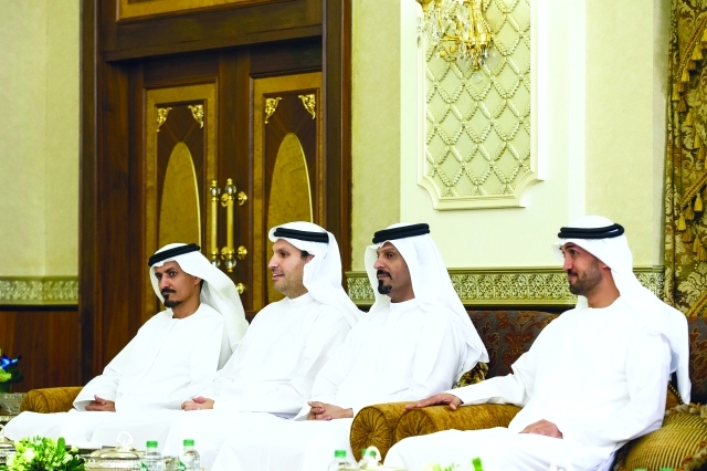 "محمد المزروعي وخلدون المبارك وصالح العامري وعلي الشامسي خلال اللقاء"