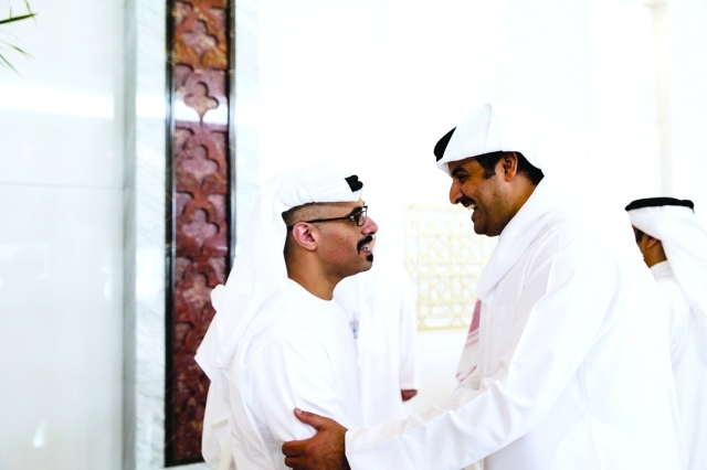 "ومصافحا خالد بن محمد بن زايد"