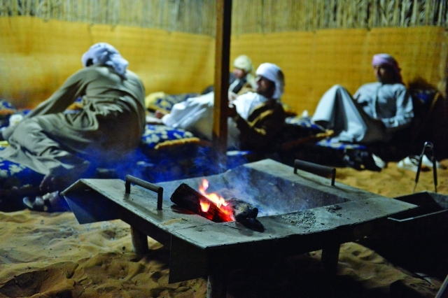 "■ سوالف الأصدقاء في البر حكايات ممتعة | تصوير: محمد البلوشي"