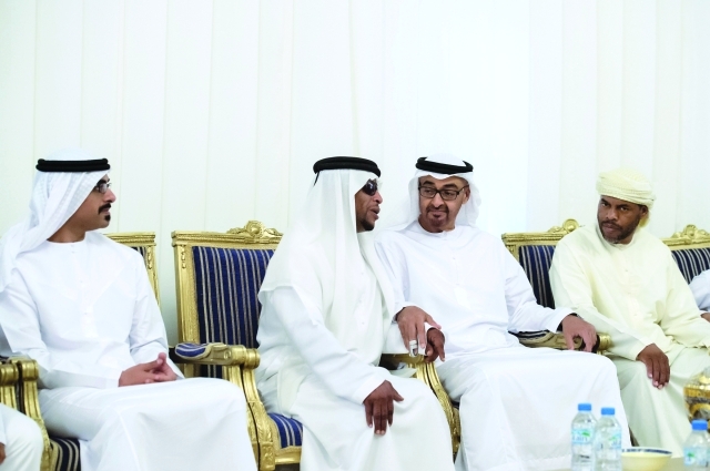 "سموه في حديث مع ذوي الشهيد زايد الكعبي بحضور خالد بن محمد بن زايد"