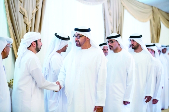 "ولي عهد أبوظبي في خيمة عزاء الشهيد الحمودي بحضور خالد بن محمد بن زايد"