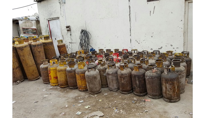 اقتصادية الشارقة تضبط 619 اسطوانة غاز مخالفة