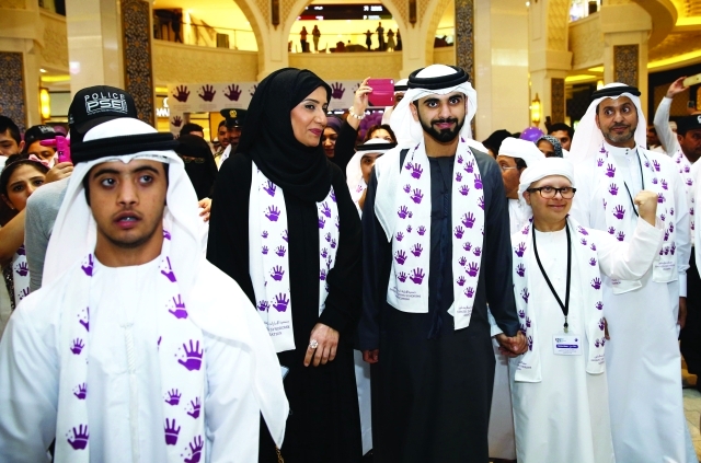 "■ منصور بن محمد خلال حضوره المسيرة"