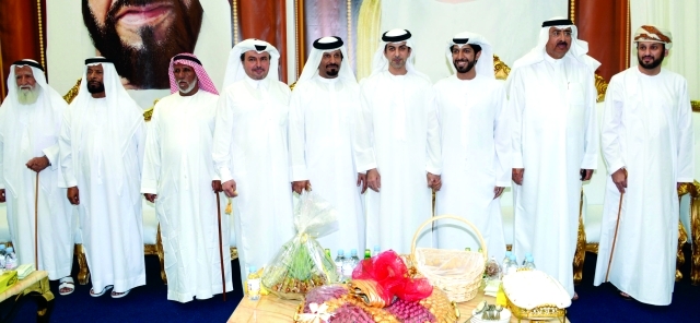 "■ عمر بن زايد لدى حضوره الحفل"