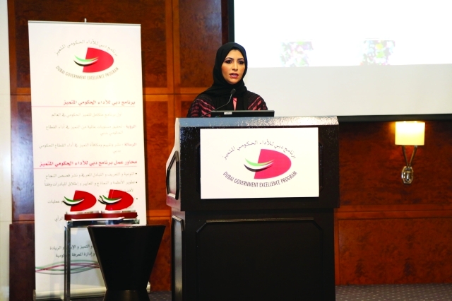 "■ عزة سليمان تتحدث خلال الندوة"