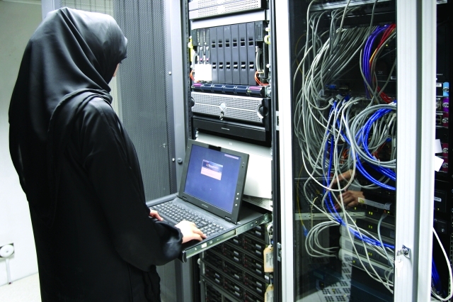 "■ نساء الإمارات خبيرات في العمل"