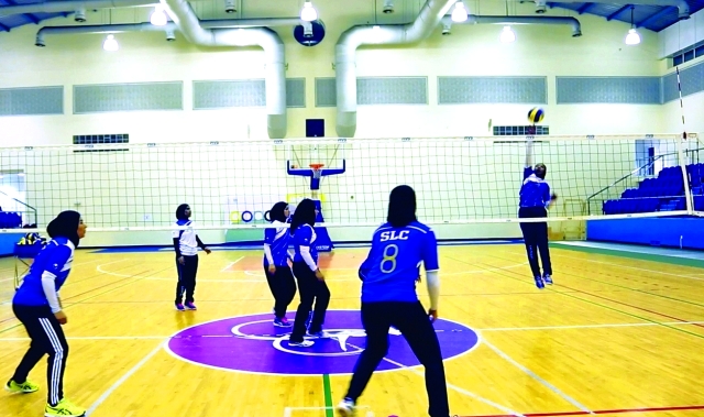 "جانب من منافسات الكرة الطائرة في برنامج ألعاب الدورة البيان"