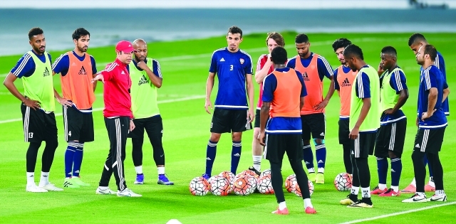 "■ من مران المنتخب في استاد محمد بن زايد | تصوير: هشام تيكنيوين"