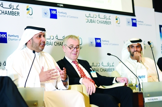 "Ⅶ أحمد بن شعفار متحدثاً خلال جلسة الطاقة | البيان"