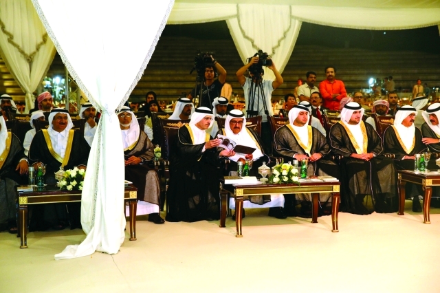 "■ حمدان بن راشد خلال الحفل بحضور راشد وسعيد بن حمدان وسعيد الطاير والمزينة والكندي"