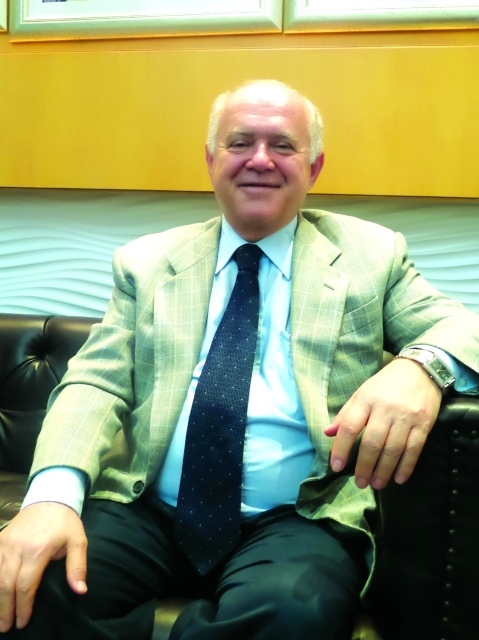 "الدكتور سليمان النيال"
