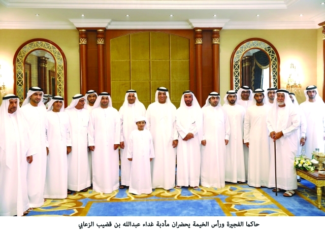 "■ حاكما الفجيرة ورأس الخيمة يتوسطان الحضور خلال مأدبة الغداء | وام"
