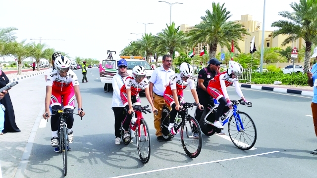 "■ منتخب الإناث يستعد لإشارة بداية السباق"