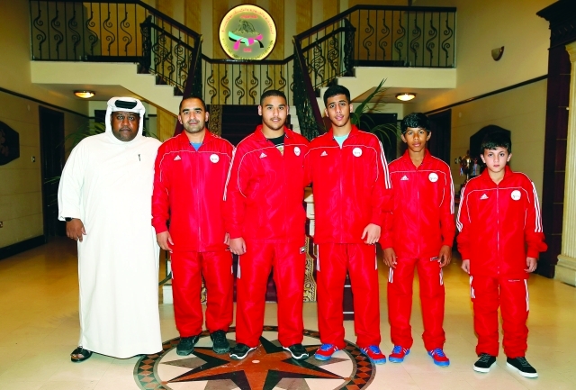"■ بعثة المنتخب قبل مغادرتها إلى مصر | البيان"