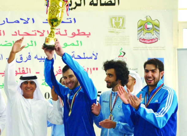 "■ رئيس الاتحاد يشارك فريق بني ياس فرحة الفوز بكأس البطولة"