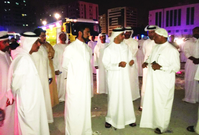 "■ عمار النعيمي وسيف بن زايد يشرفان على إجراءات إطفاء الحريق من موقع الحدث"