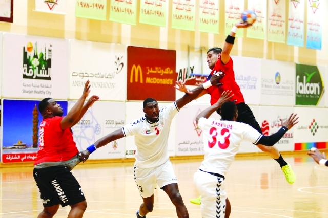 "■ من لقاء الأهلي والشارقة في دوري رجال اليد | البيان"