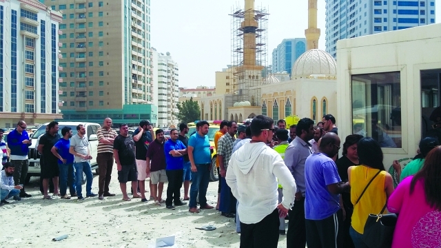 "■ السكان خلال فتح البلاغات"