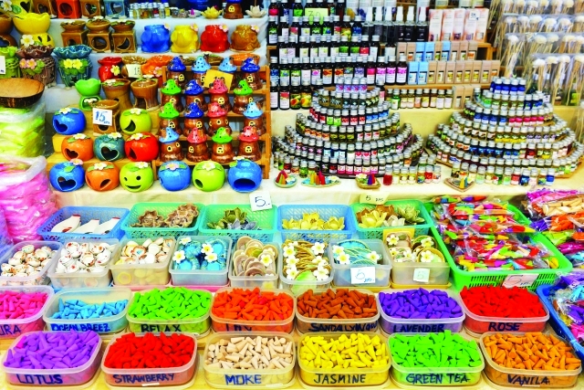 القرية العالمية تأخذ ضيوفها برحلة عبر آسيا