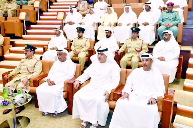 "■ عصام الحميدان وحسين لوتاه وخليل المنصوري وعبدالرحمن رفيع وجانب من الحضور"