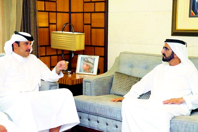 "محمد بن راشد خلال استقباله أمير قطر"