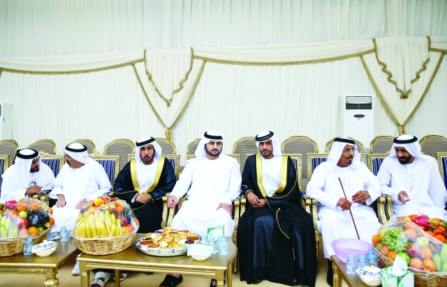 "مكتوم بن محمد يشهد حفل الزفاف الذي أقامه علي خليفة بن بليشة"
