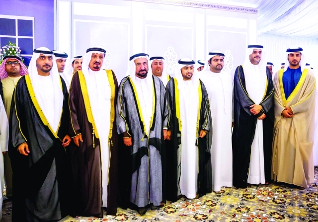 "■ حاكما الشارقة وعجمان وسلطان بن محمد بن سلطان ومحمد الشرقي والشيوخ مع العريس"