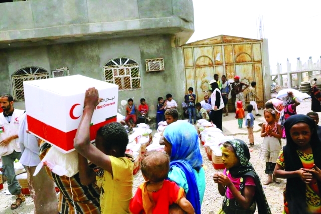 "■ جانب من مساعدات الهلال الأحمر في ردفان | البيان"