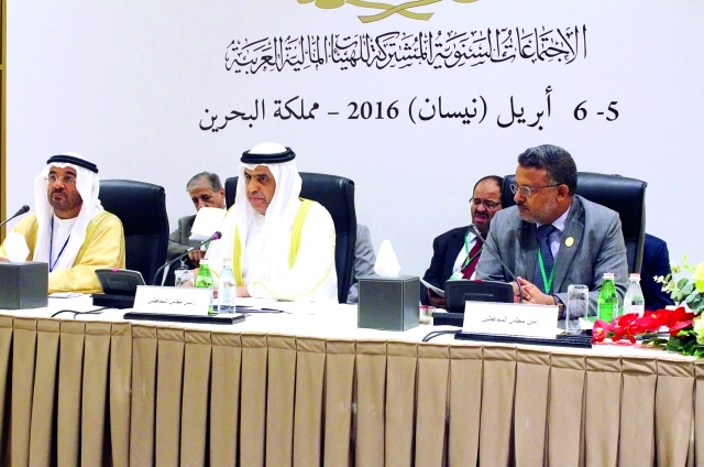 "■ عبيد الطاير مترئساً وفد الدولة خلال الاجتماع في المنامة | وام"