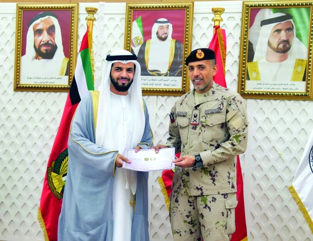 "أحمد بن طحنون يكرم الوعاظ - وام"