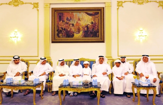 "■ سيف بن زايد أثناء تقديم العزاء إلى أسرة خلفان الرومي   |   وام"