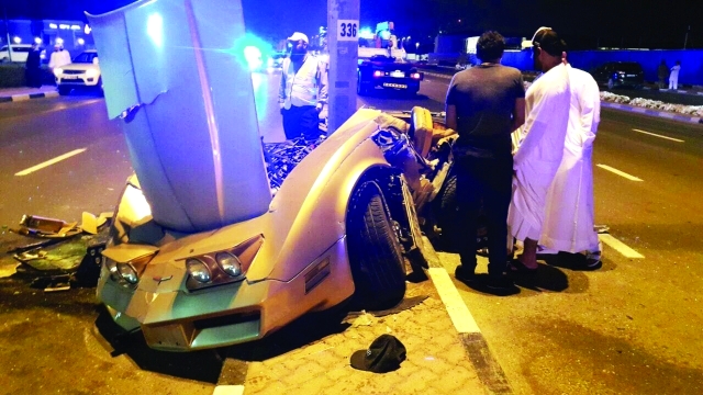 "انشطار مركبة بعد حادث تصادم على شارع الوصل | البيان"