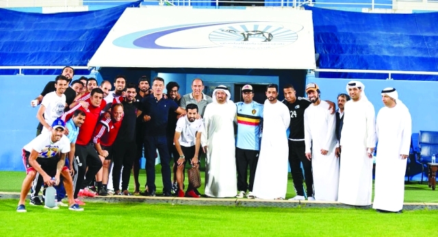 "■ جانب من مراسم توديع اللاعبين لغارسيا | البيان"