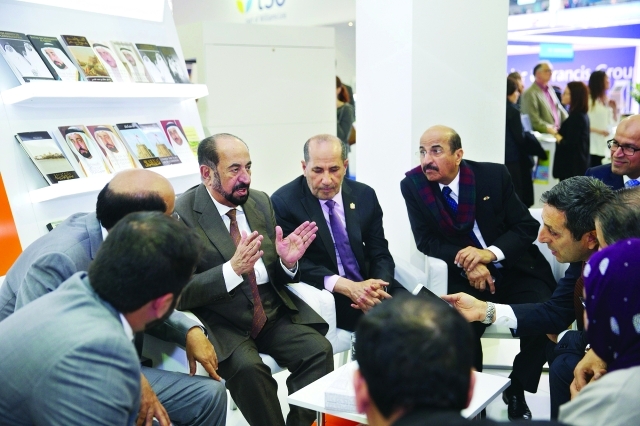 "Ⅶ سموه خلال لقاء الناشرين والصحافيين"