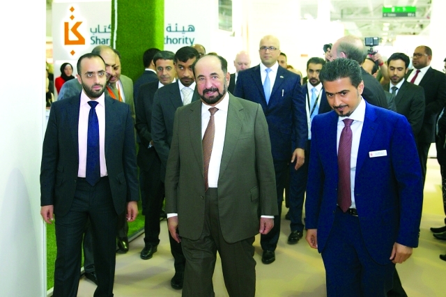 "Ⅶ  سلطان القاسمي لدى وصوله  إلى معرض لندن للكتاب يرافقه عدد من المسؤولين والشخصيات"