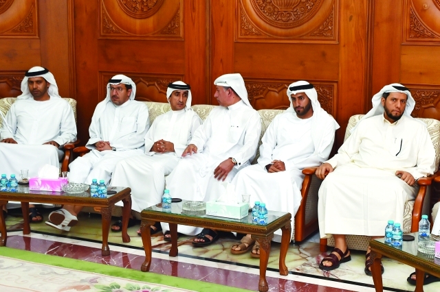 "■ سعيد بن مكتوم خلال تقديم التعازي"